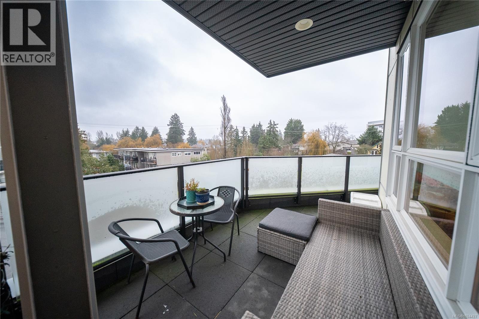 #205 525 THIRD ST - 20