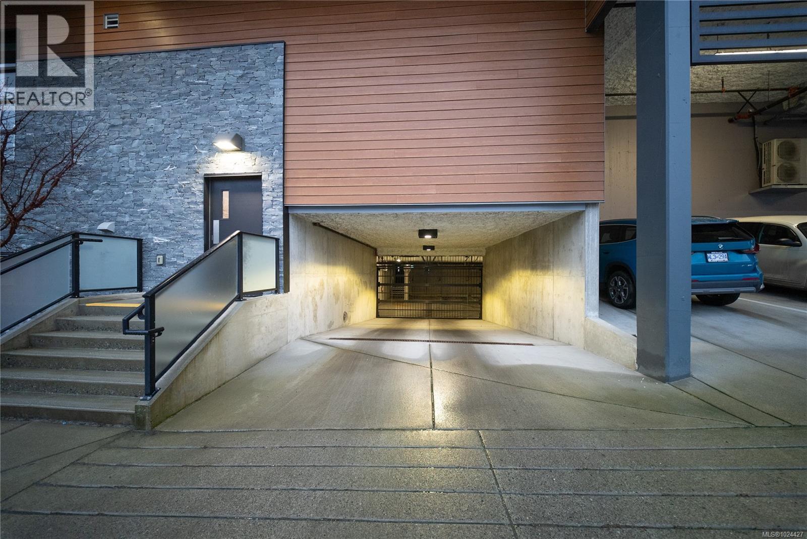 #205 525 THIRD ST - 22