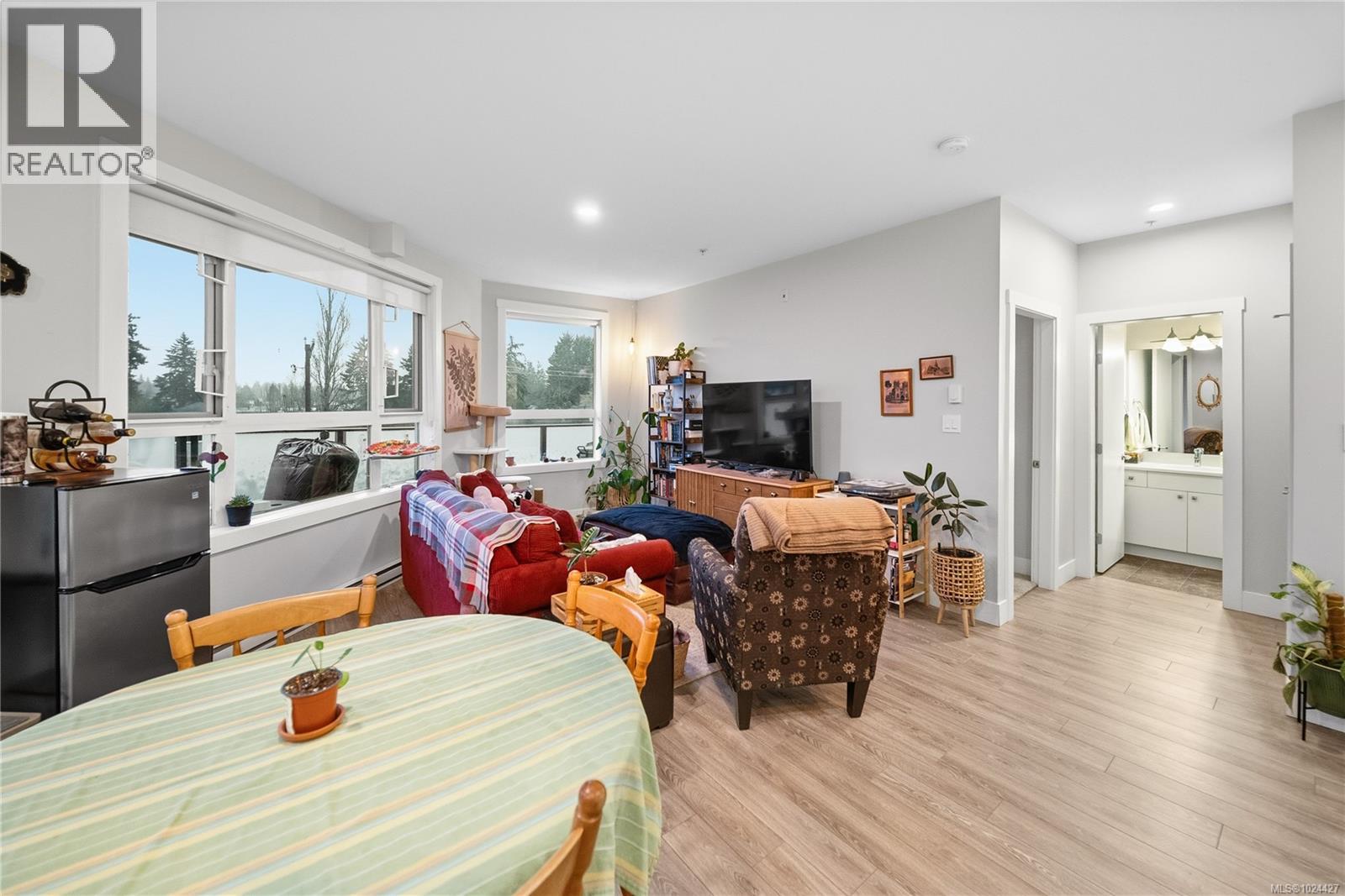 #205 525 THIRD ST - 4