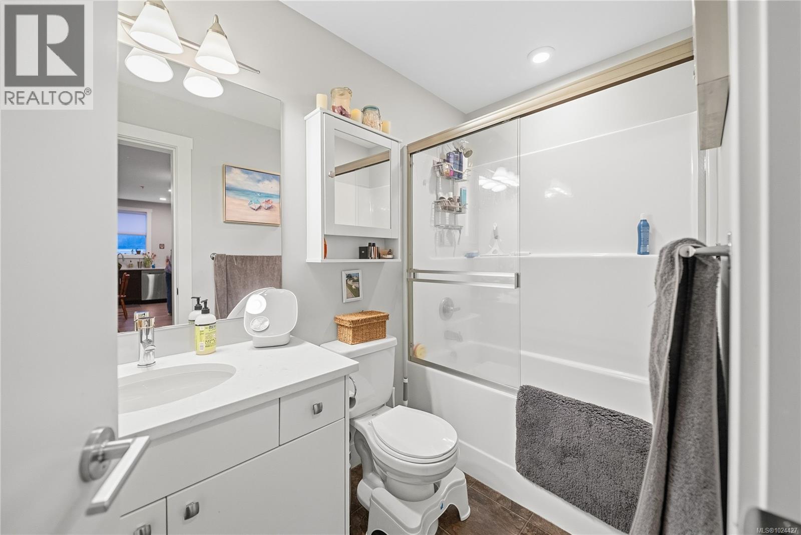 #205 525 THIRD ST - 6