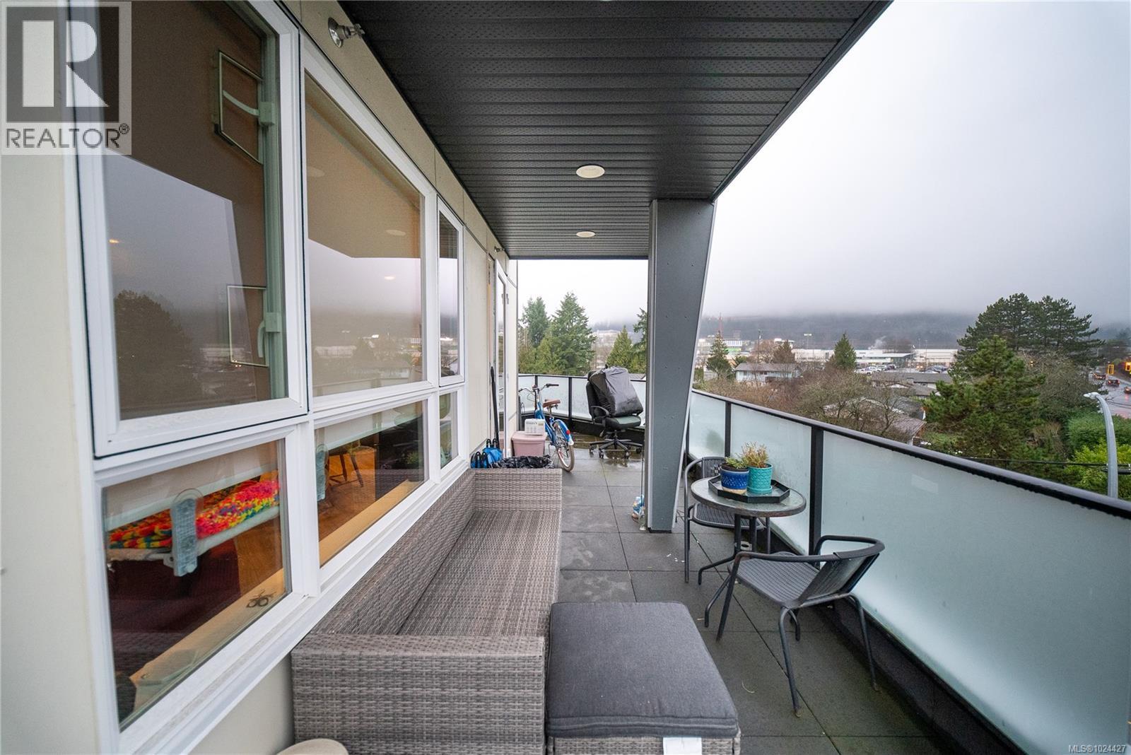 #205 525 THIRD ST - 8