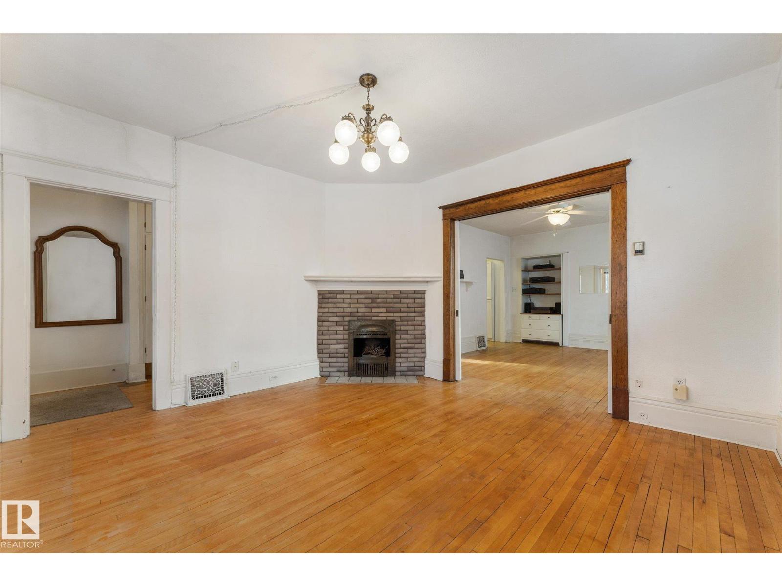 
          10921 126 Street NW
            <br/>
            <span>Edmonton</span>
            , 
            <span>AB</span>
             <span>T5M0P4</span>
         - Photo 41