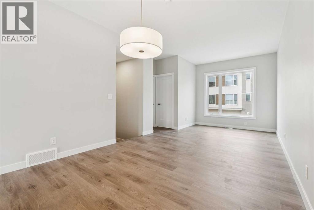 Single Family House for Sale in  Shawnee Square SW Shawnee Slopes Calgary 