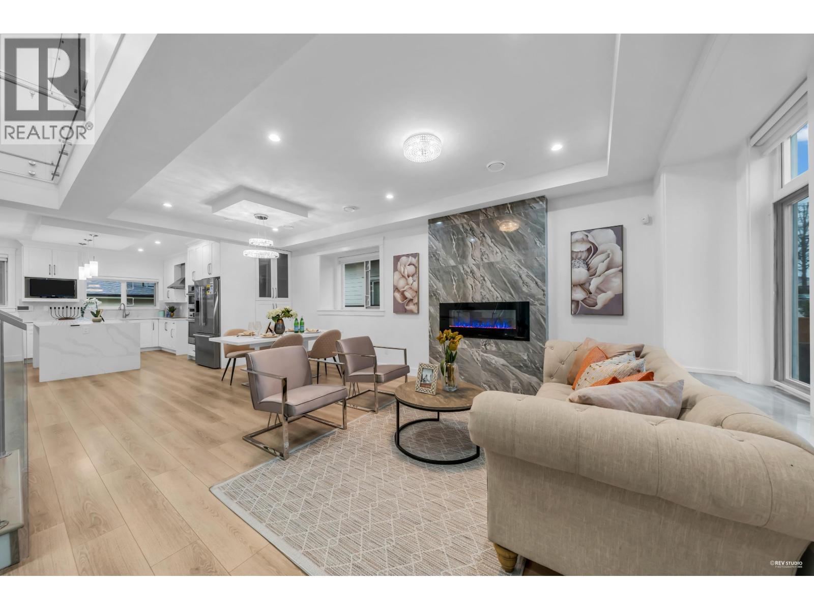 4267 PARKER STREET - Photo 4 of 37, Burnaby, British Columbia