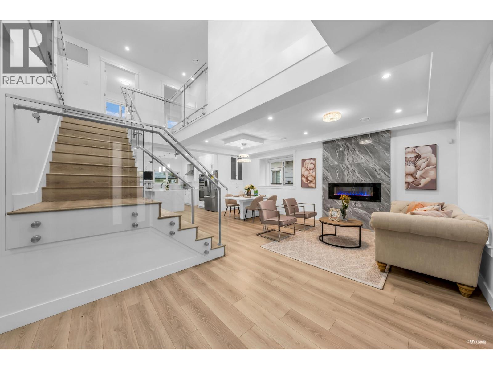 4267 PARKER STREET - Photo 2 of 37, Burnaby, British Columbia