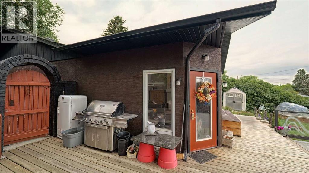 Single Family House 3 Level for Sale in   Street NW Huntington Hills Calgary 