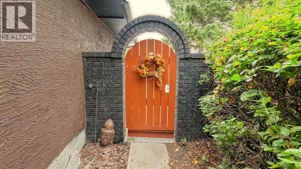 Single Family House 3 Level for Sale in   Street NW Huntington Hills Calgary 