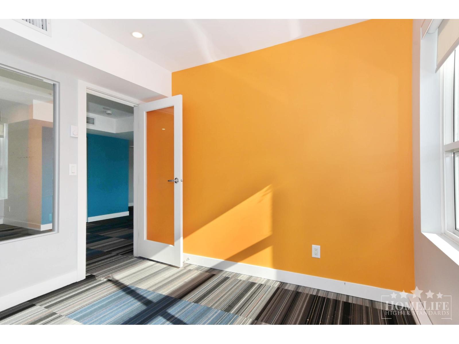 Office in Surrey - Image 14
