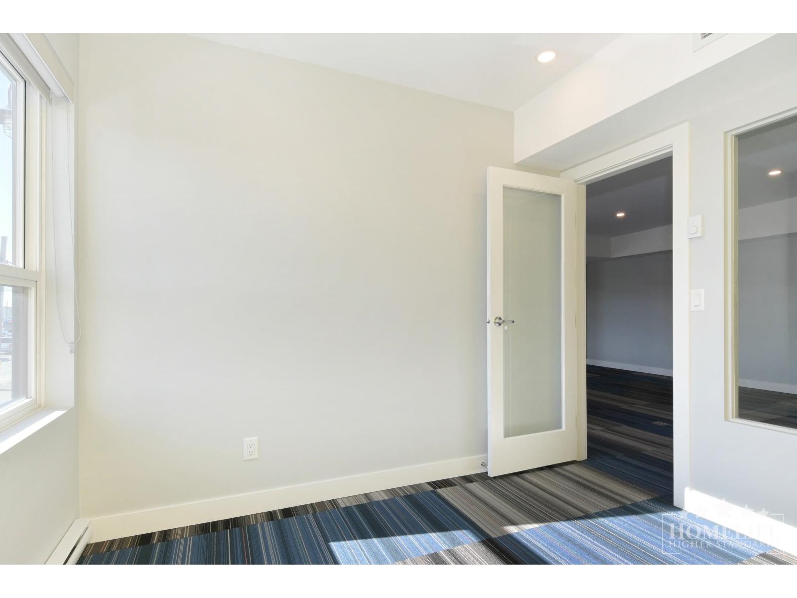 Office in Surrey - Image 8