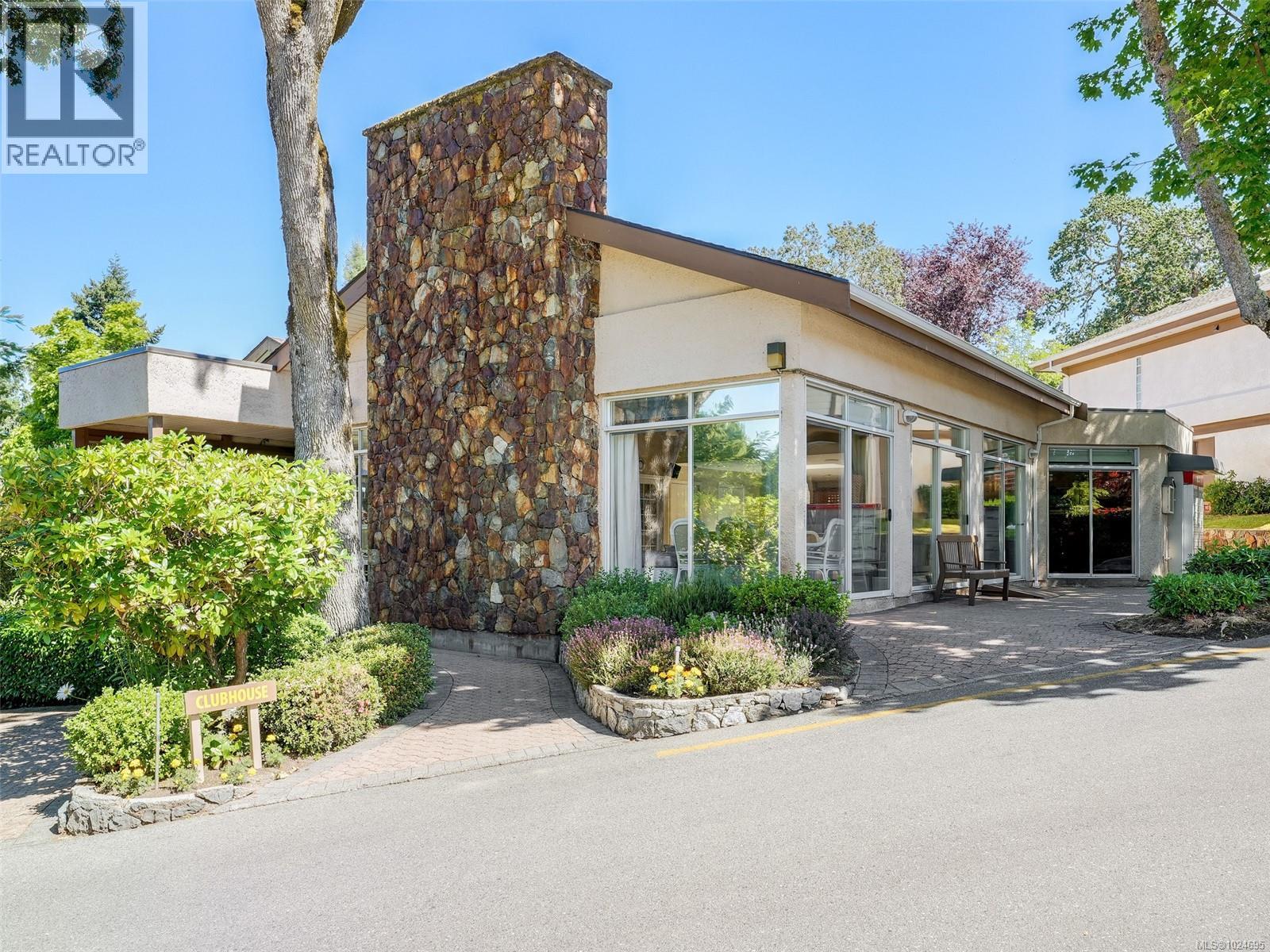 31 901 Kentwood Lane, Saanich