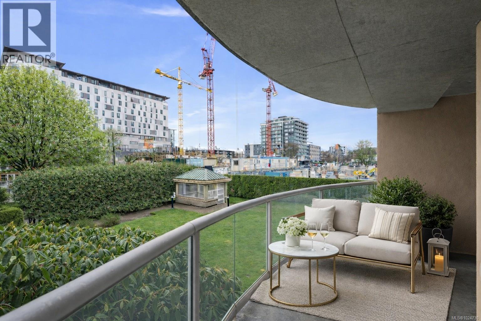 #305 1020 VIEW ST - 10