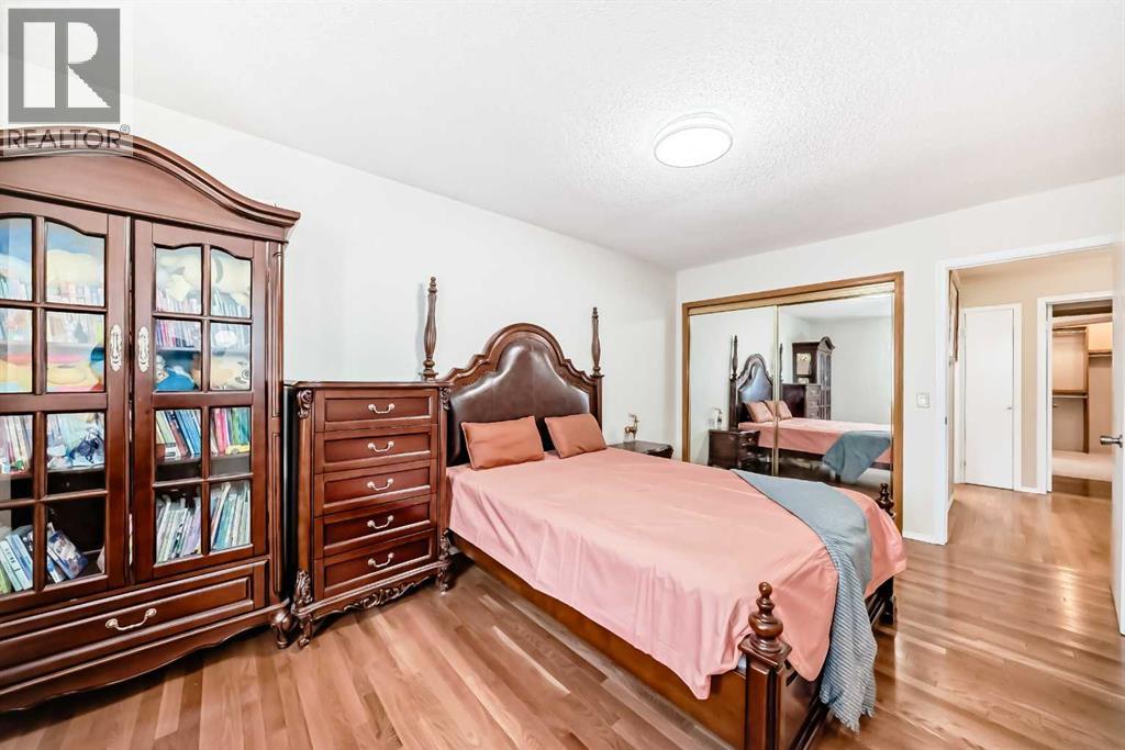 Single Family House for Sale in  Signal Hill Drive SW Signal Hill Calgary 