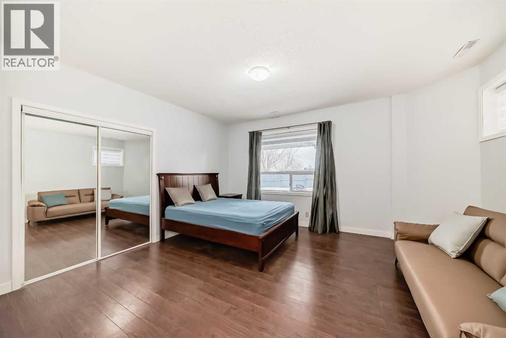 Single Family House for Sale in  Signal Hill Drive SW Signal Hill Calgary 