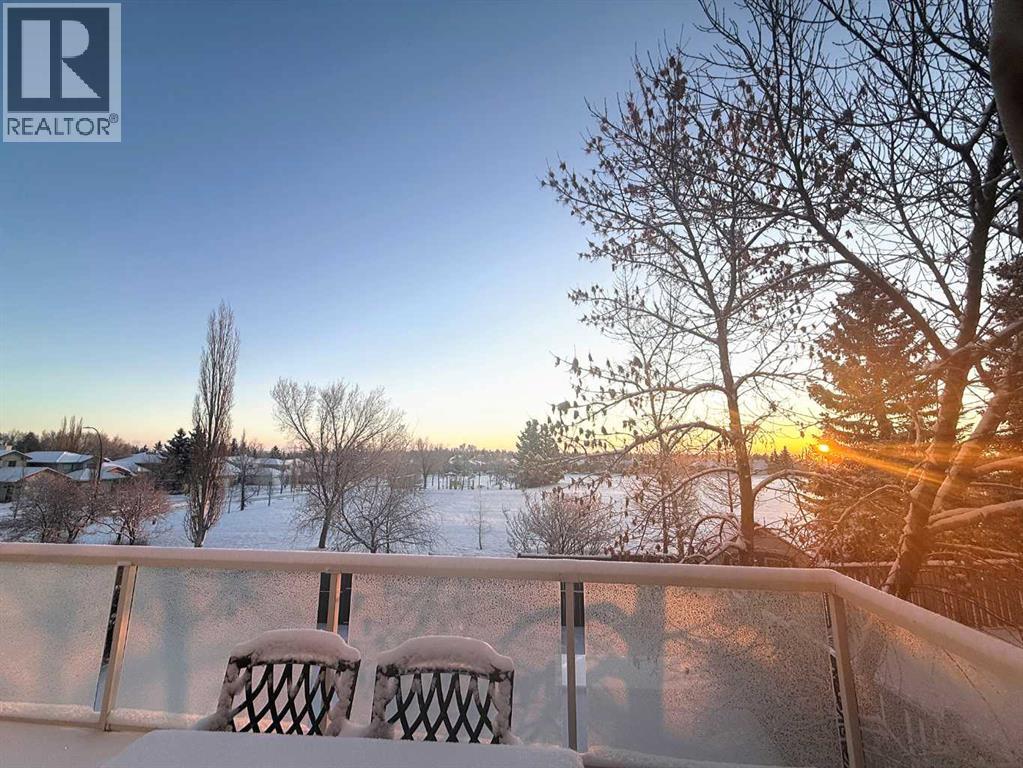 Single Family House for Sale in  Signal Hill Drive SW Signal Hill Calgary 