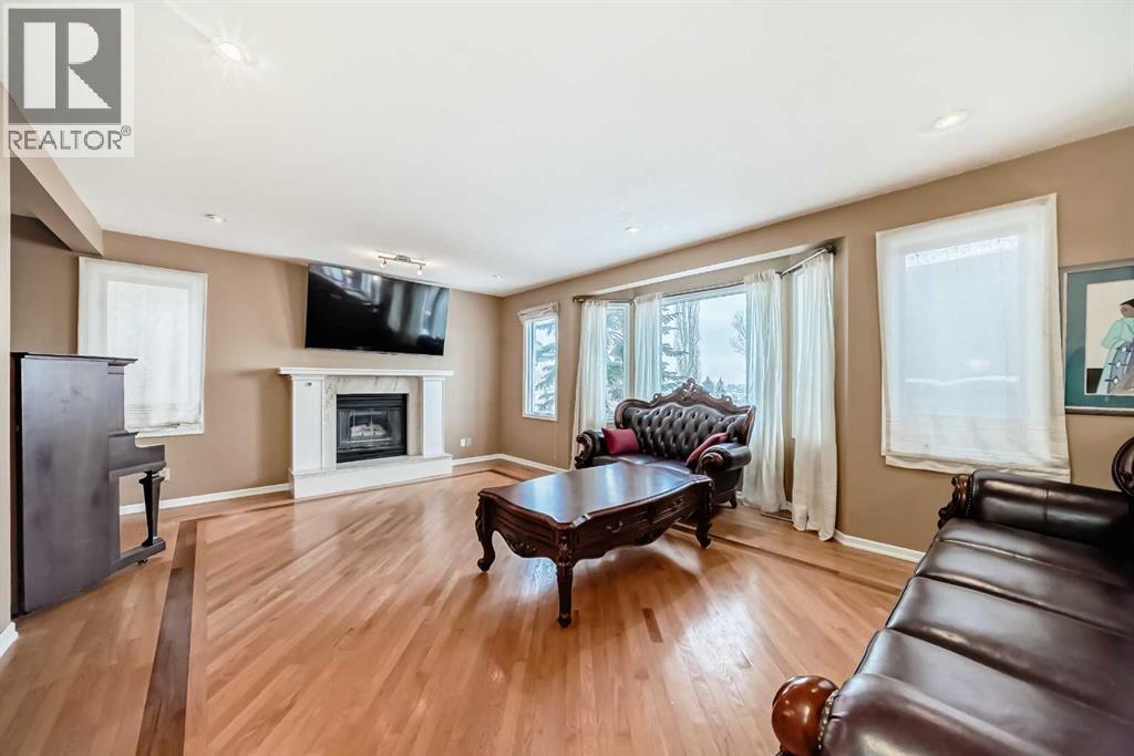 Single Family House for Sale in  Signal Hill Drive SW Signal Hill Calgary 