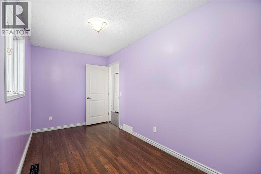 Single Family House 4 Level for Sale in  Woodborough Road SW Woodbine Calgary 