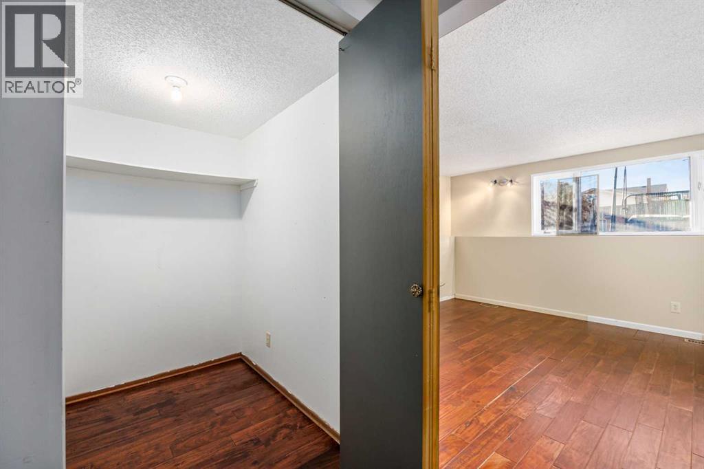 Single Family House 4 Level for Sale in  Woodborough Road SW Woodbine Calgary 