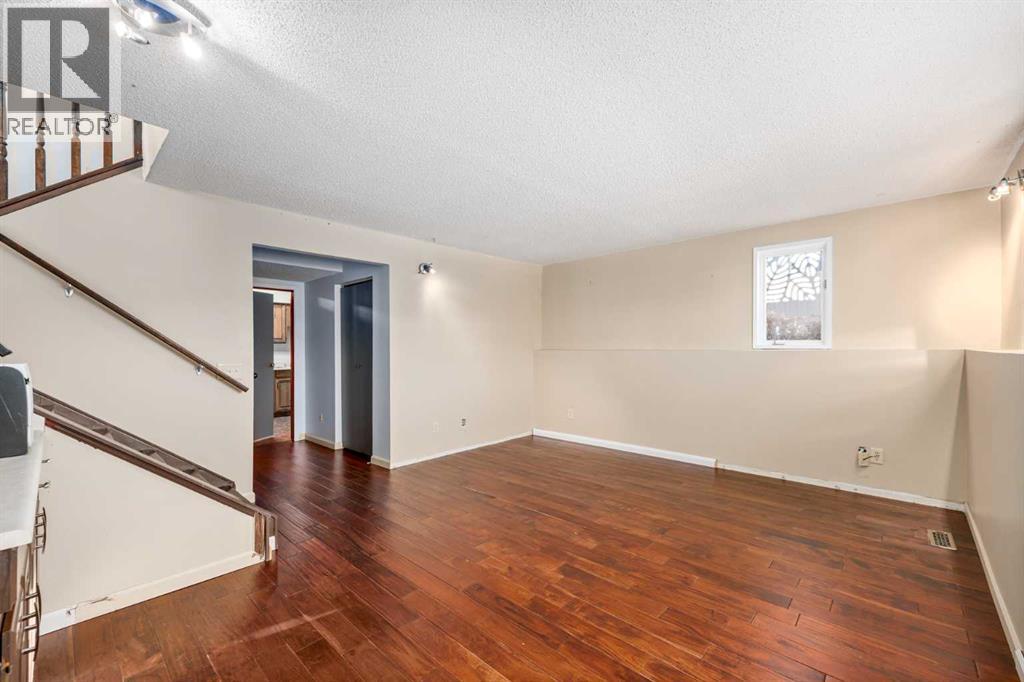 Single Family House 4 Level for Sale in  Woodborough Road SW Woodbine Calgary 