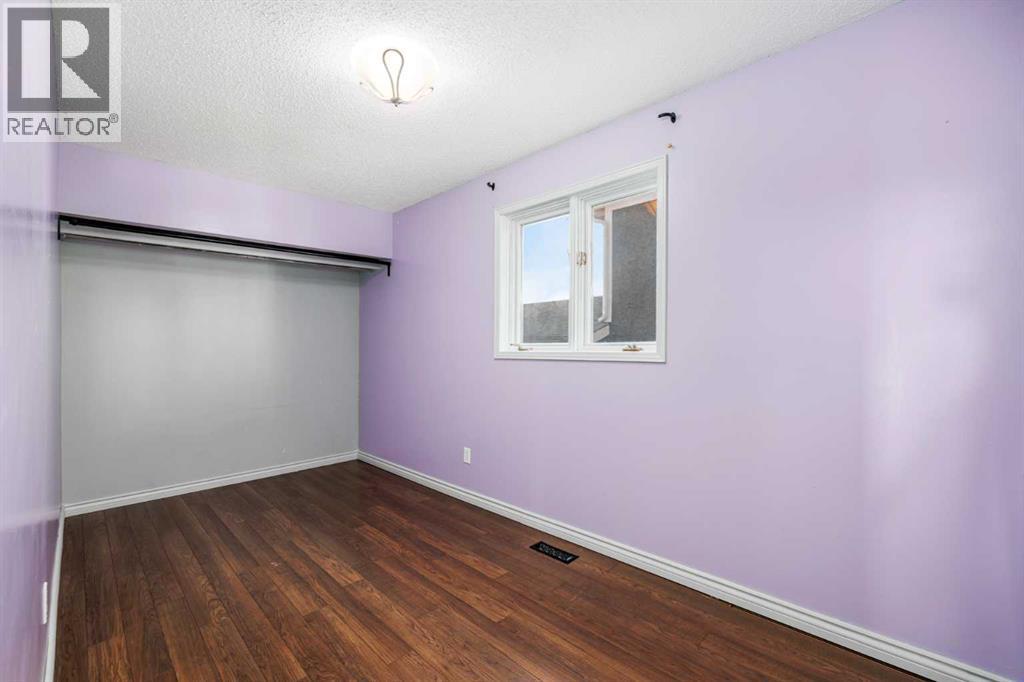 Single Family House 4 Level for Sale in  Woodborough Road SW Woodbine Calgary 