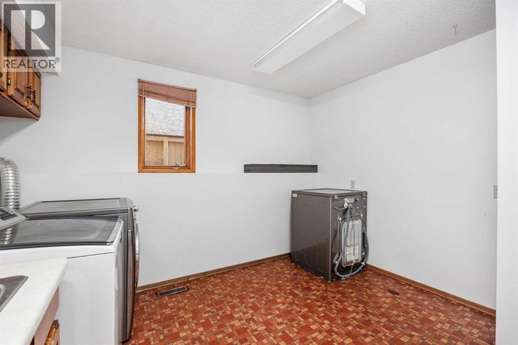 Single Family House 4 Level for Sale in  Woodborough Road SW Woodbine Calgary 