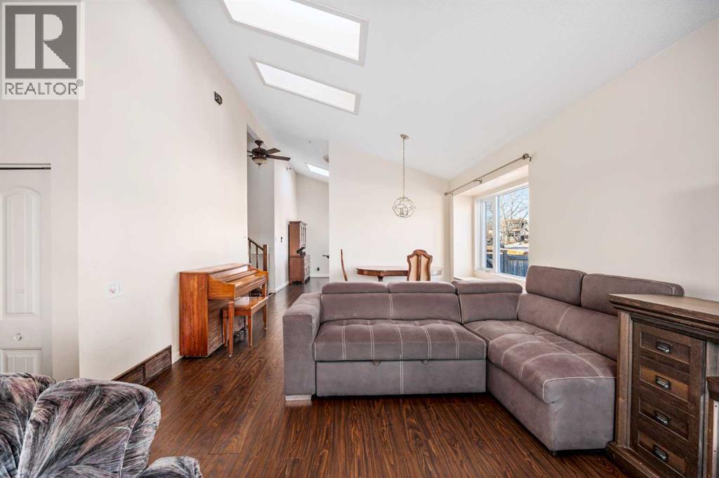 Single Family House 4 Level for Sale in  Woodborough Road SW Woodbine Calgary 