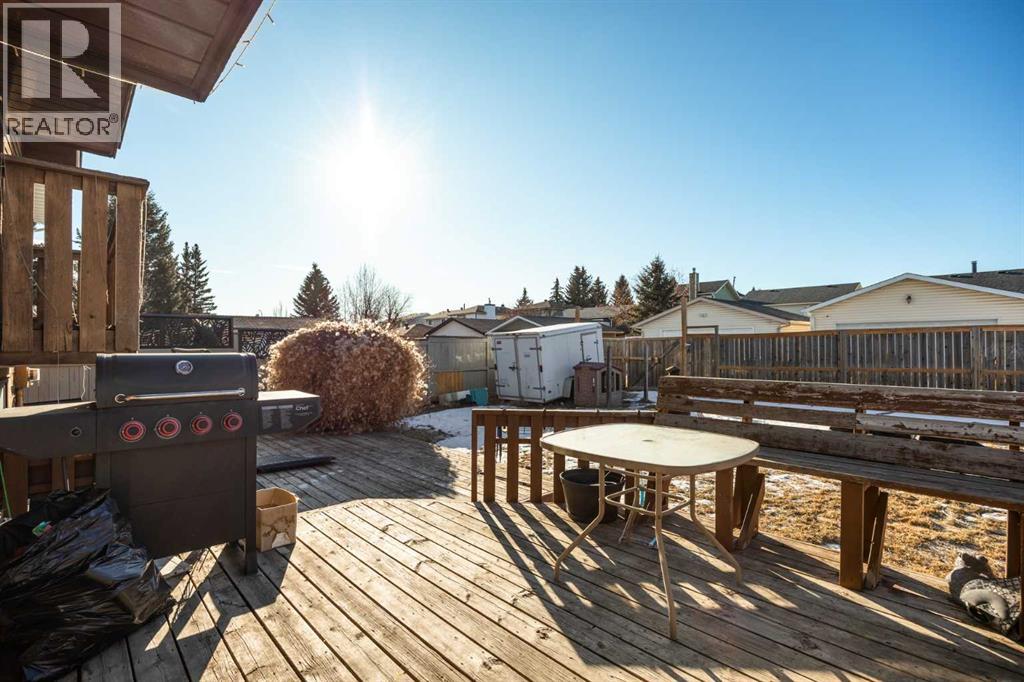 Single Family House 4 Level for Sale in  Woodborough Road SW Woodbine Calgary 
