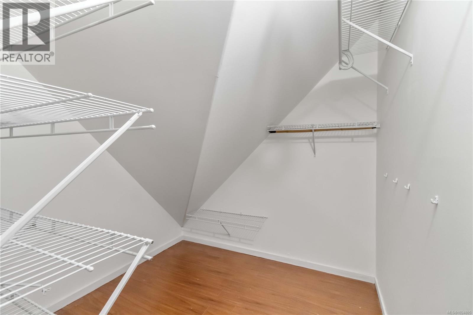 1 981 Fir Tree Glen, Saanich