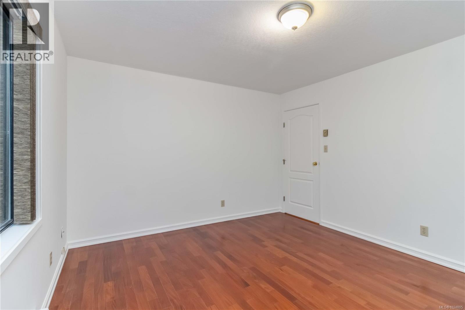 1 981 Fir Tree Glen, Saanich