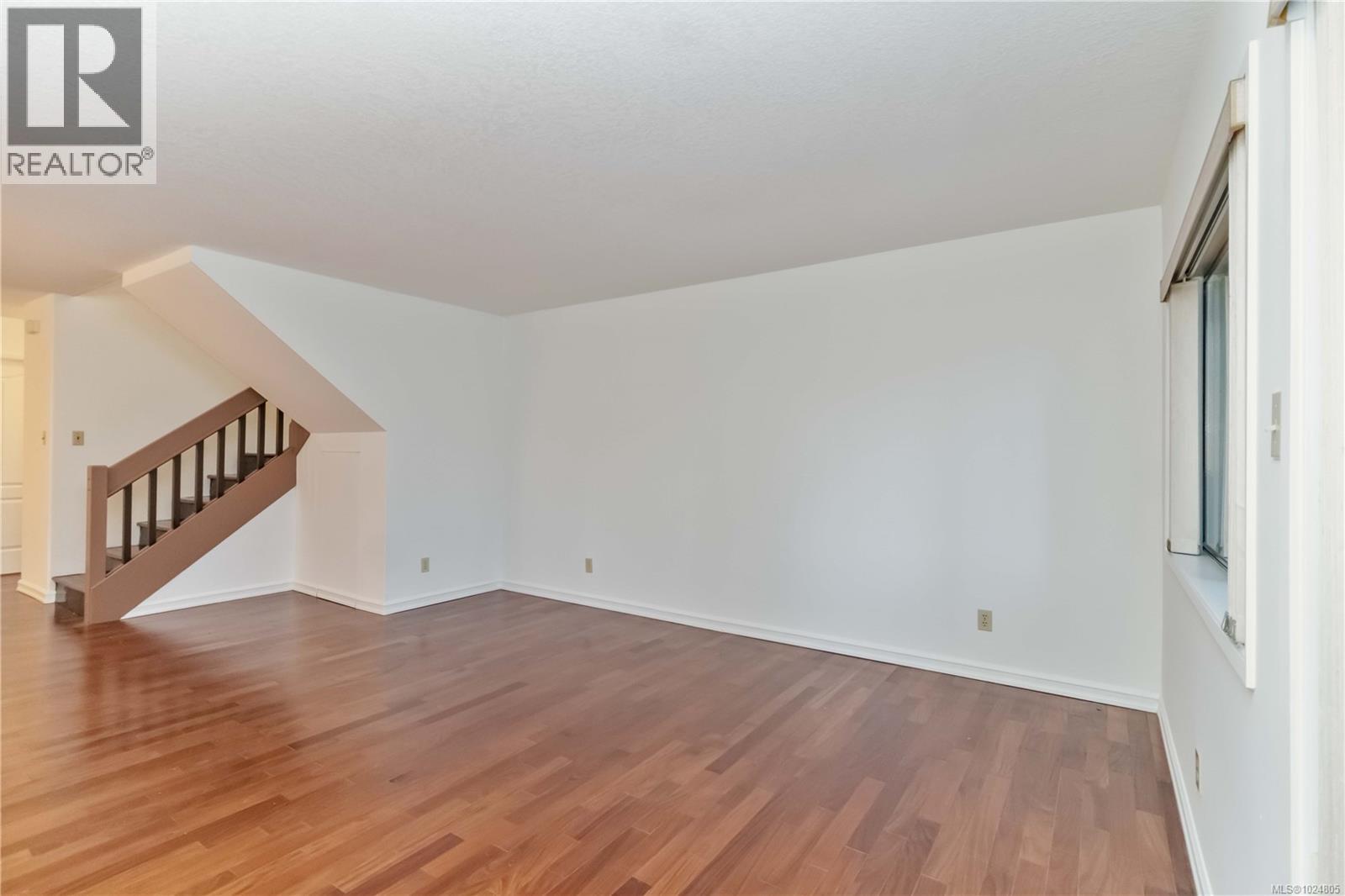 1 981 Fir Tree Glen, Saanich