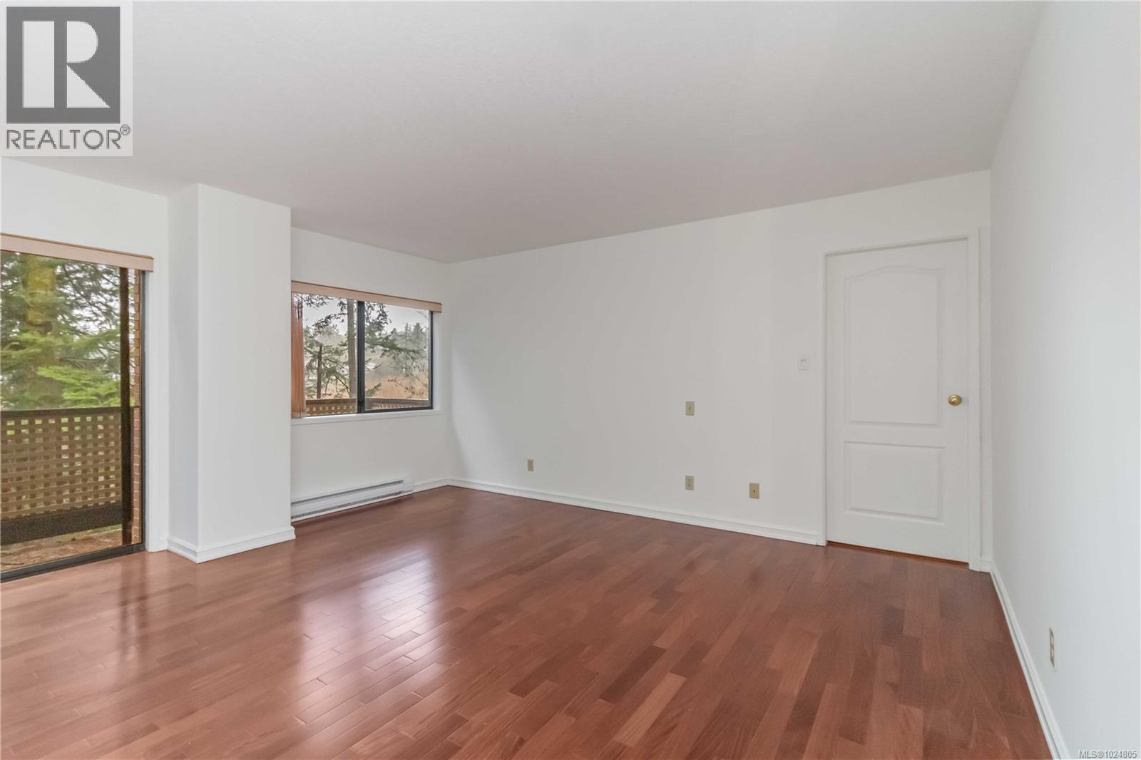 1 981 Fir Tree Glen, Saanich