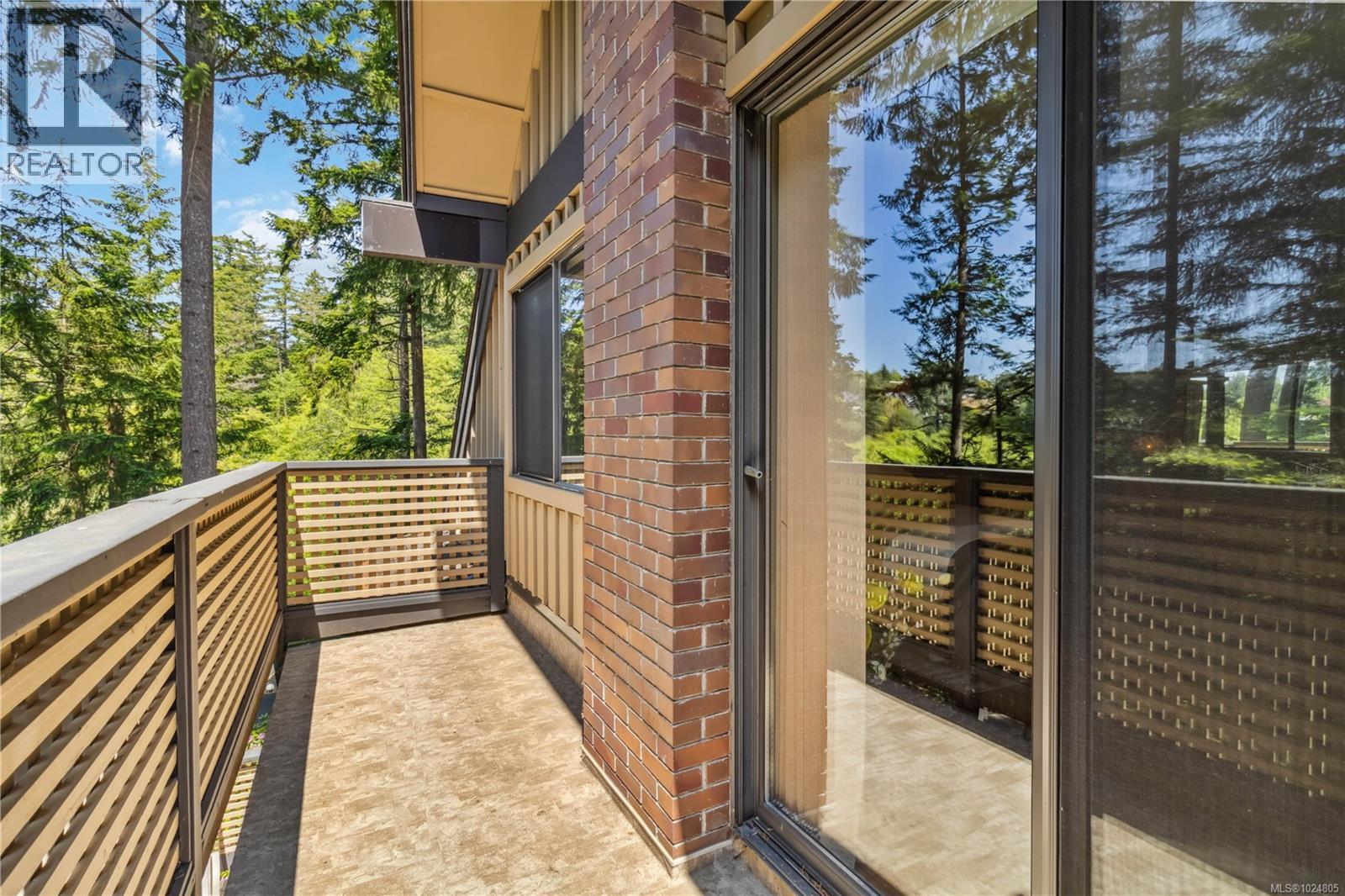 1 981 Fir Tree Glen, Saanich