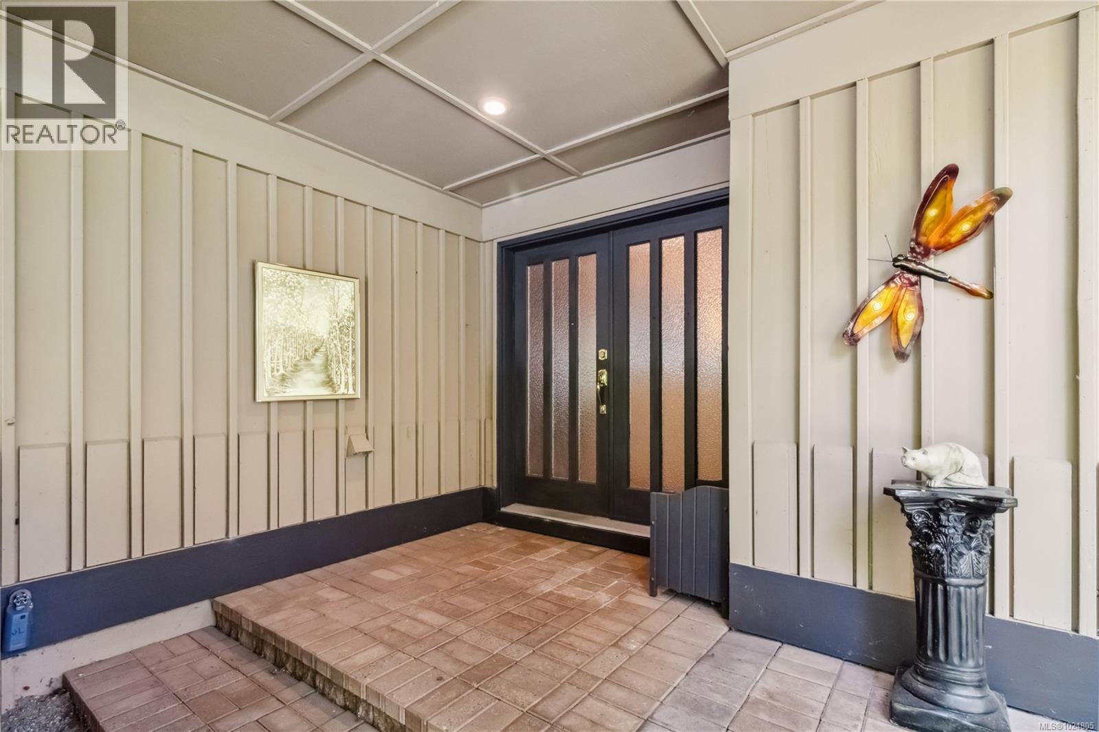 1 981 Fir Tree Glen, Saanich