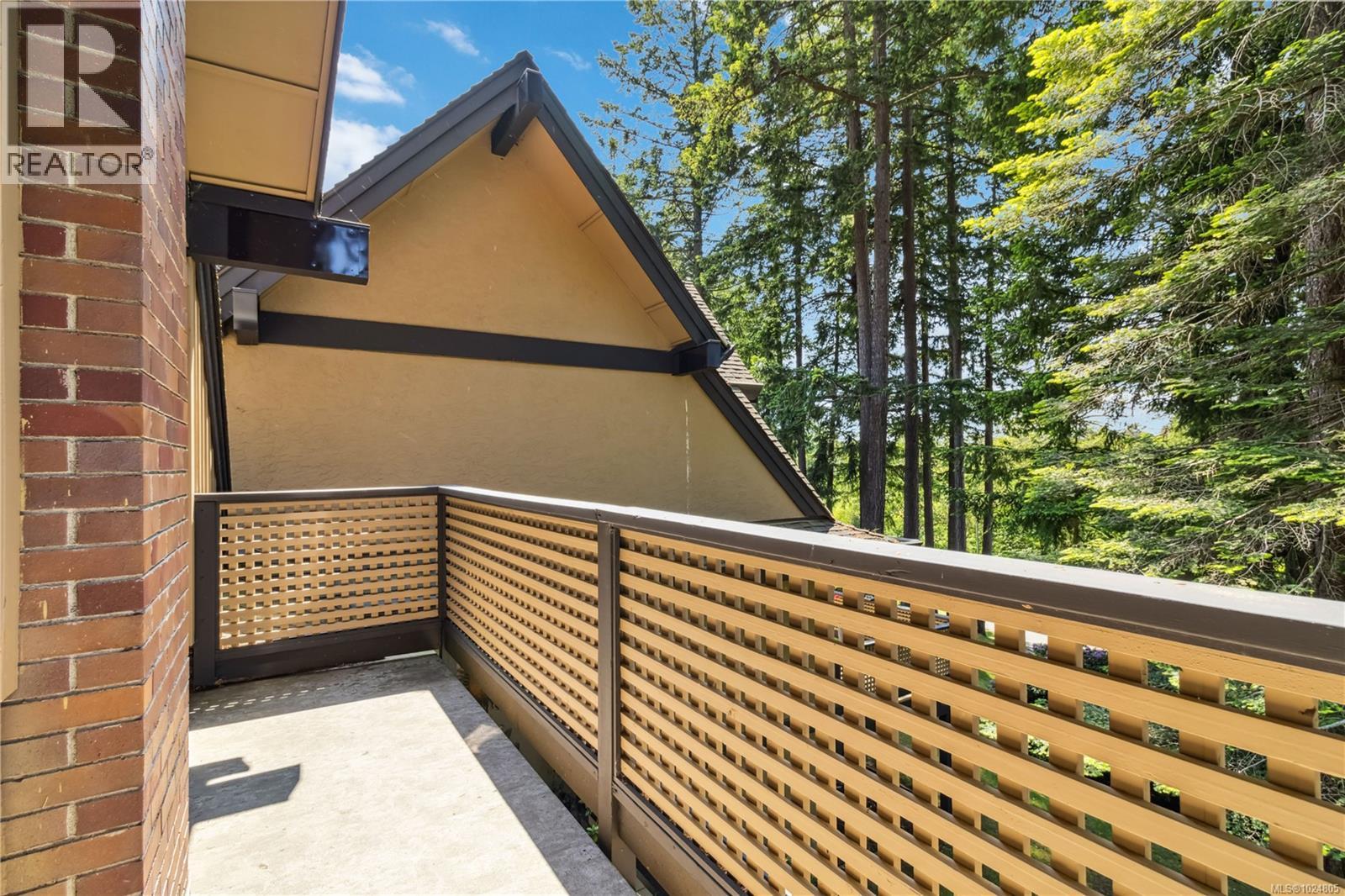 1 981 Fir Tree Glen, Saanich