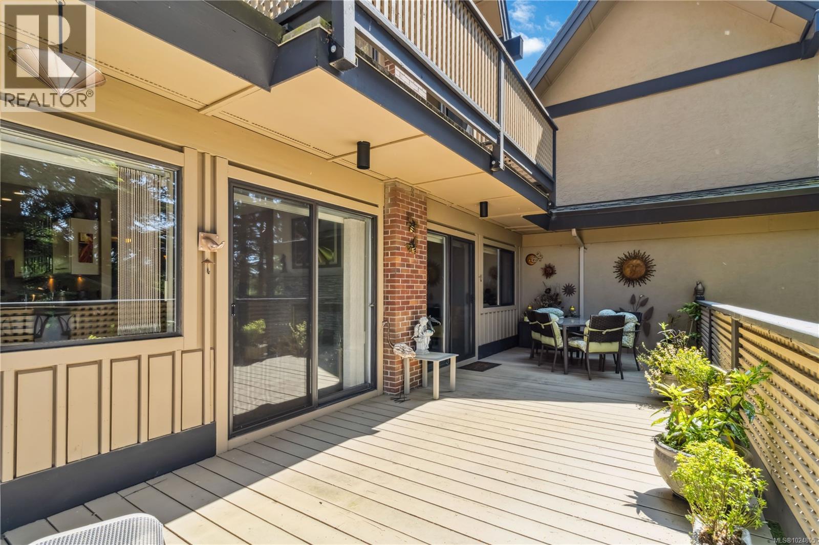 1 981 Fir Tree Glen, Saanich