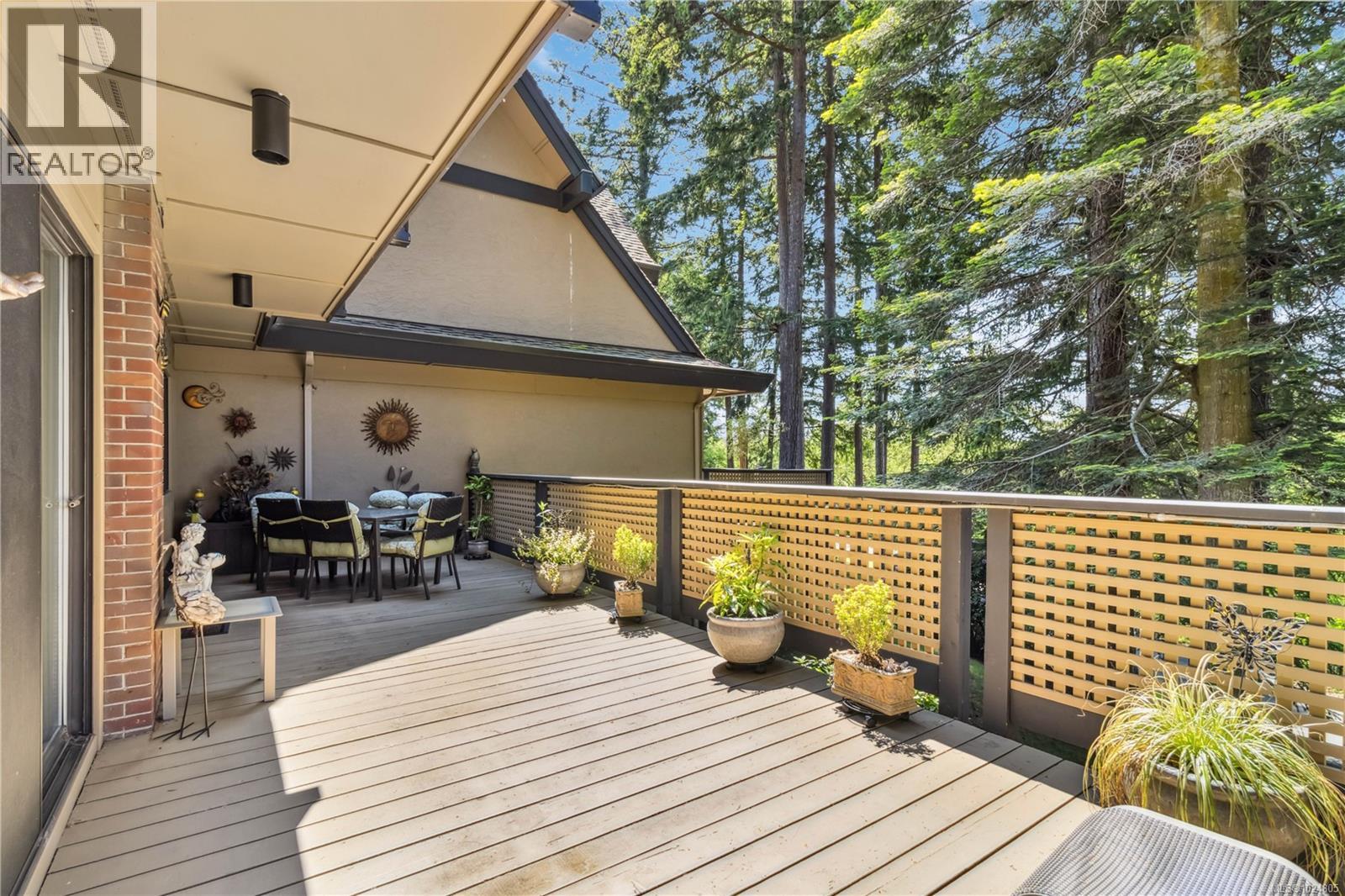 1 981 Fir Tree Glen, Saanich