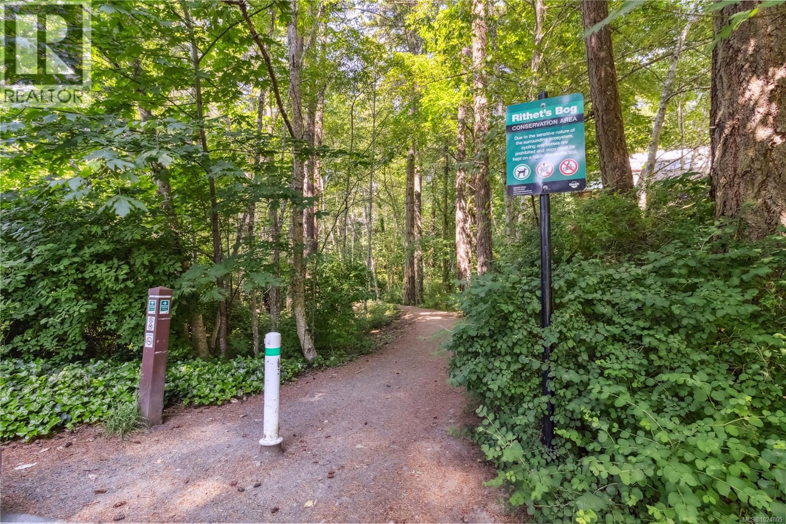 1 981 Fir Tree Glen, Saanich