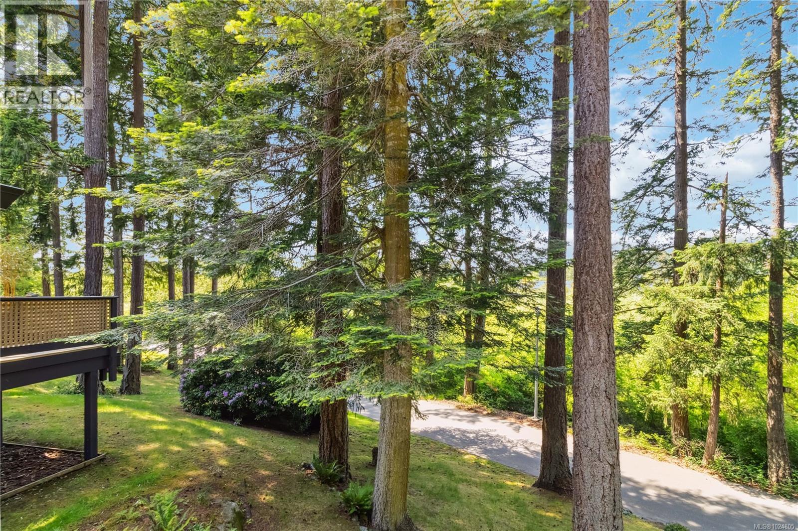 1 981 Fir Tree Glen, Saanich