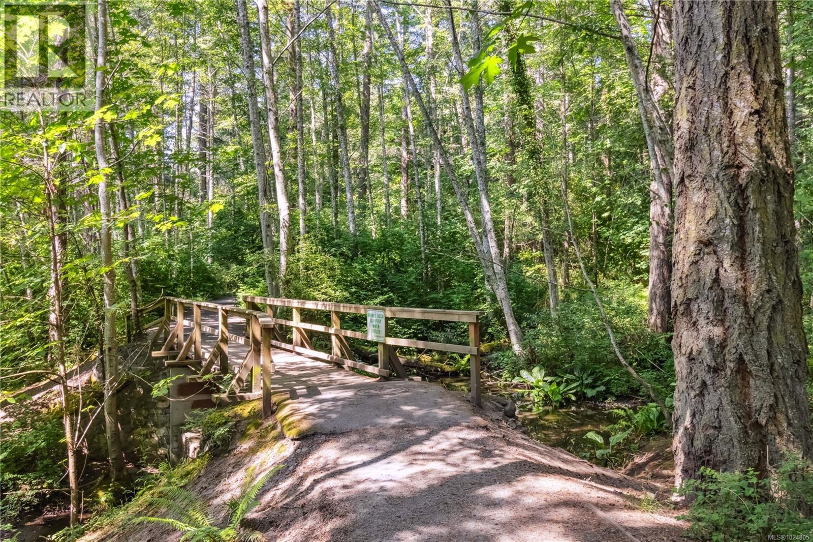 1 981 Fir Tree Glen, Saanich