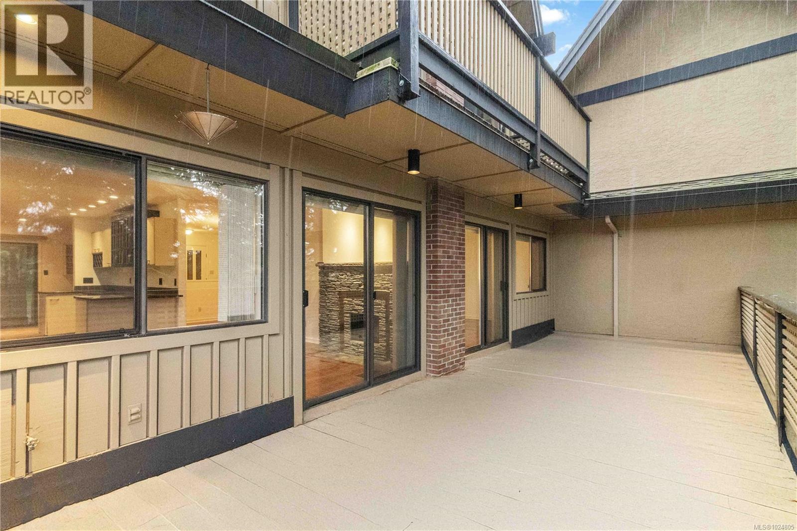 1 981 Fir Tree Glen, Saanich