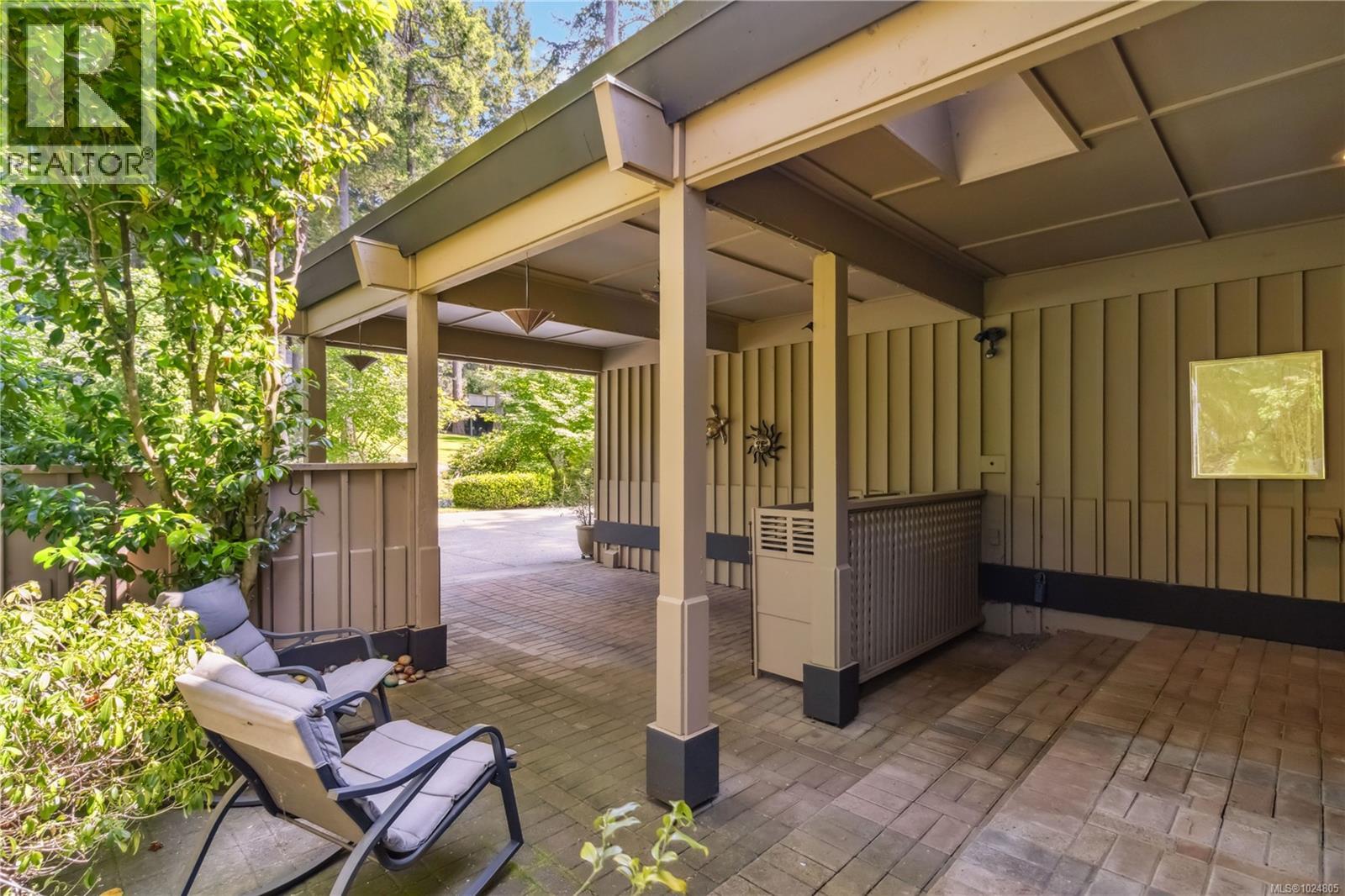 1 981 Fir Tree Glen, Saanich