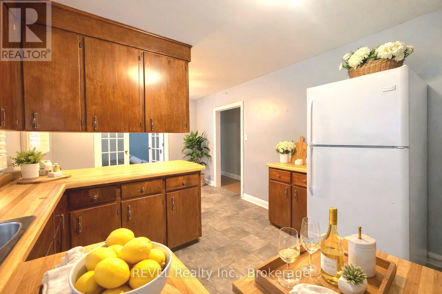 63 THOMPSON Unit UPPER photo 4