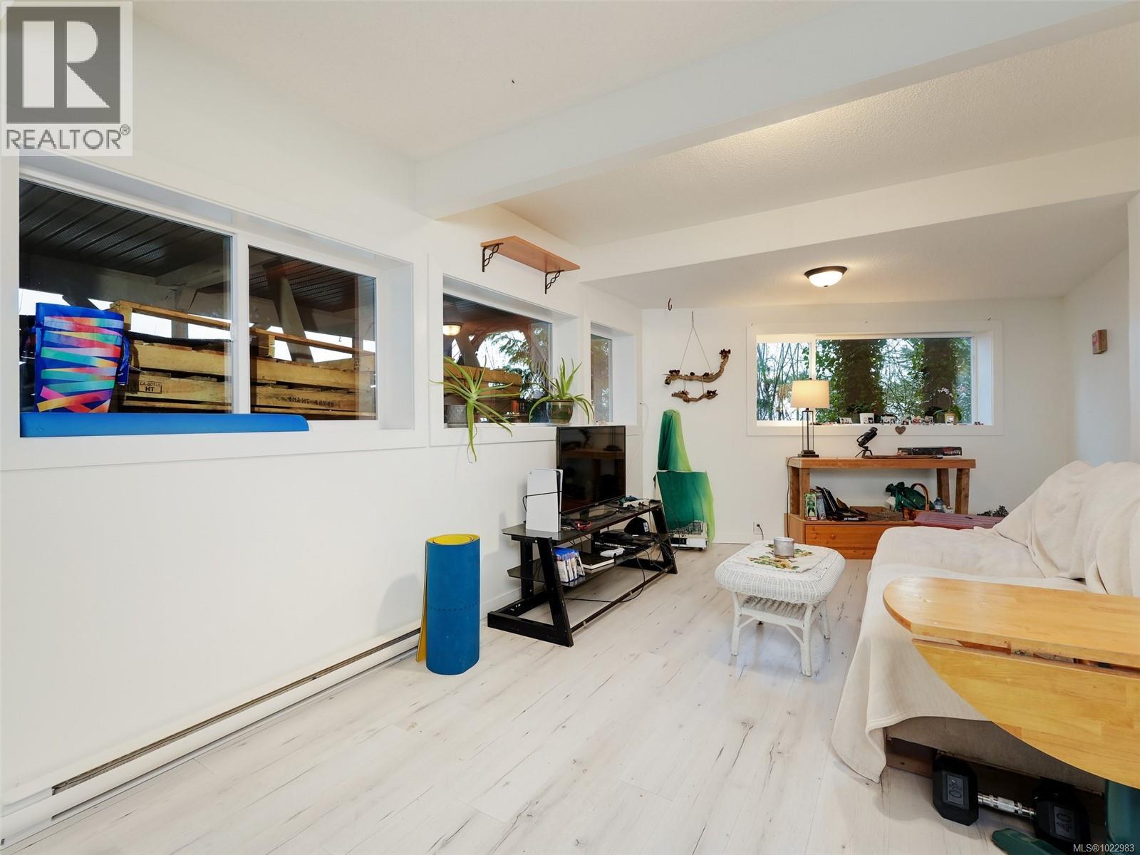  4553 Cordova Bay Road, Saanich