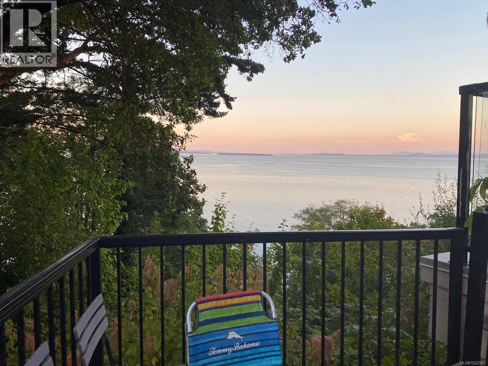  4553 Cordova Bay Road, Saanich