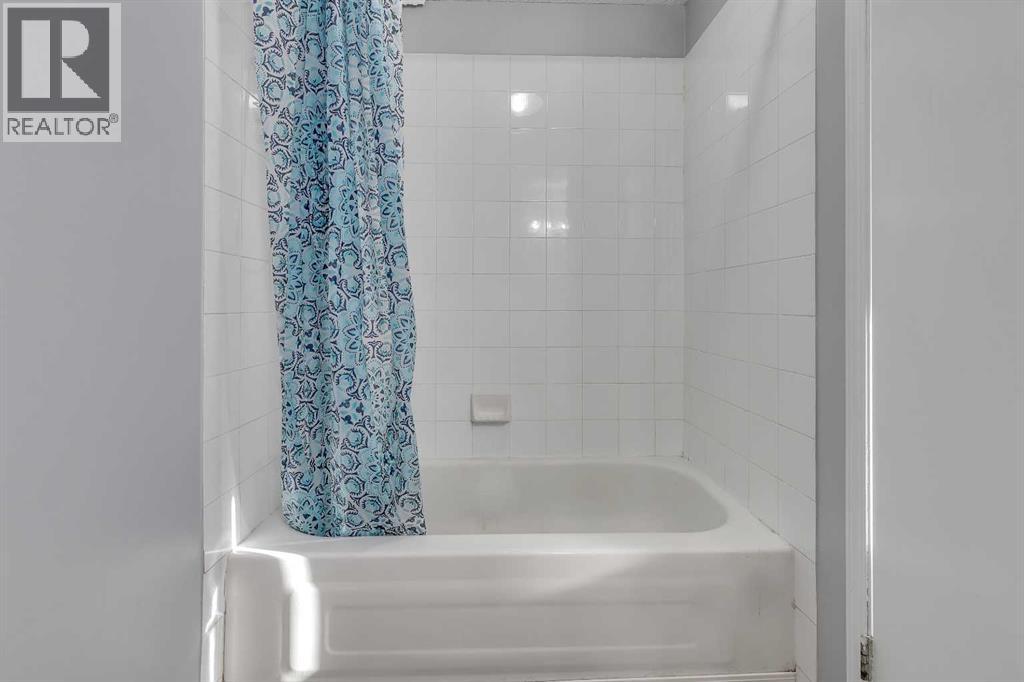 Single Family House 4 Level for Sale in  Castleglen Crescent NE Castleridge Calgary 