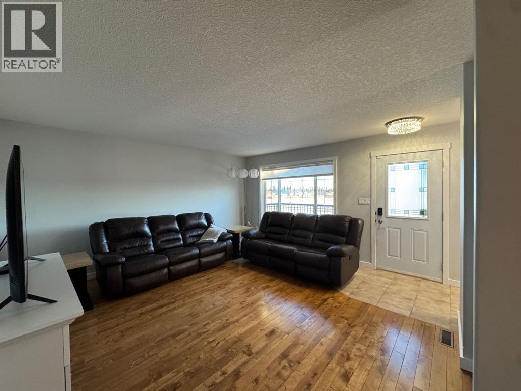 4316 18 Avenue - Photo 5 of 30, Edson, Alberta