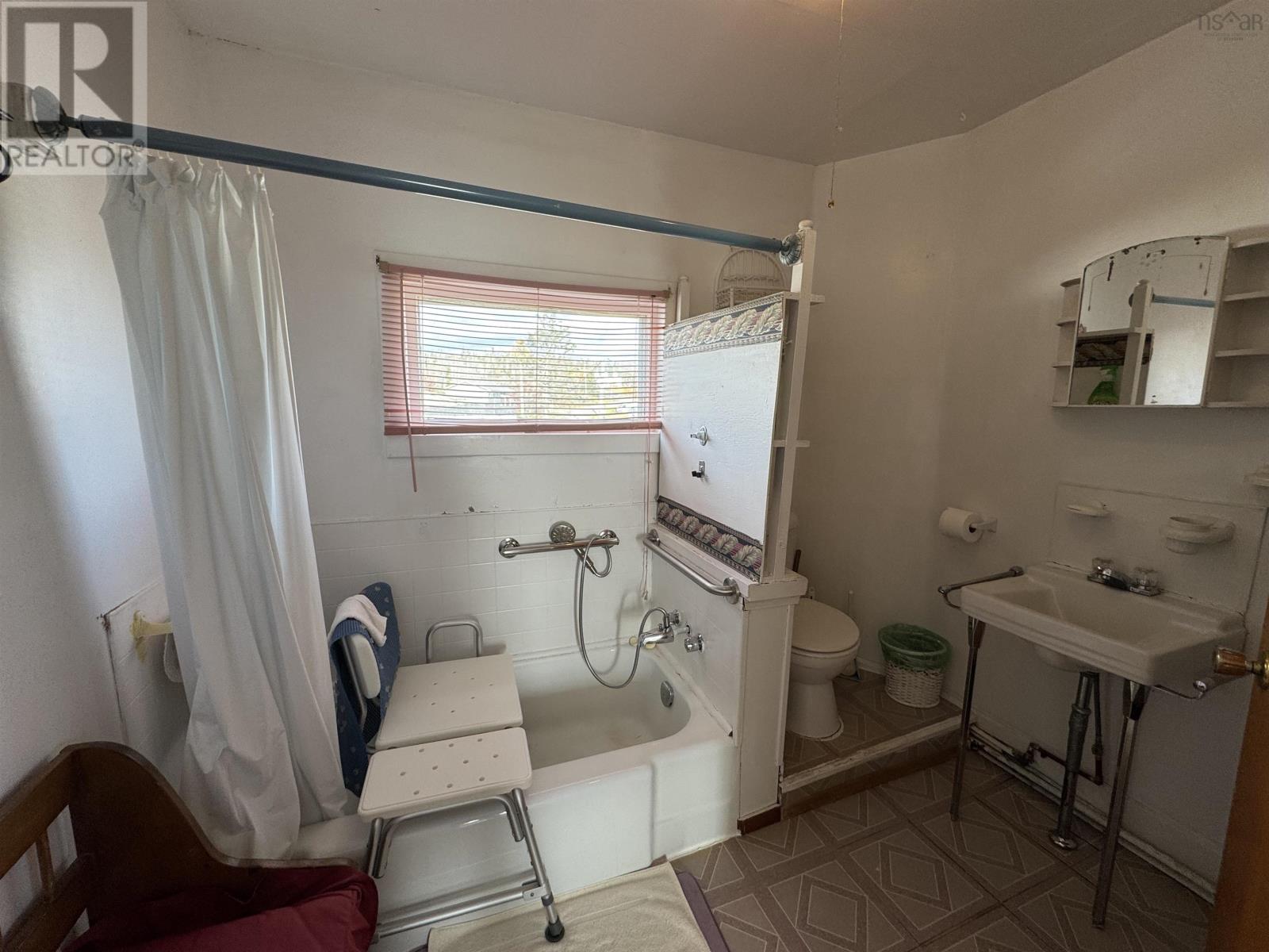 Property 14 of 15 of 37 Kent Street