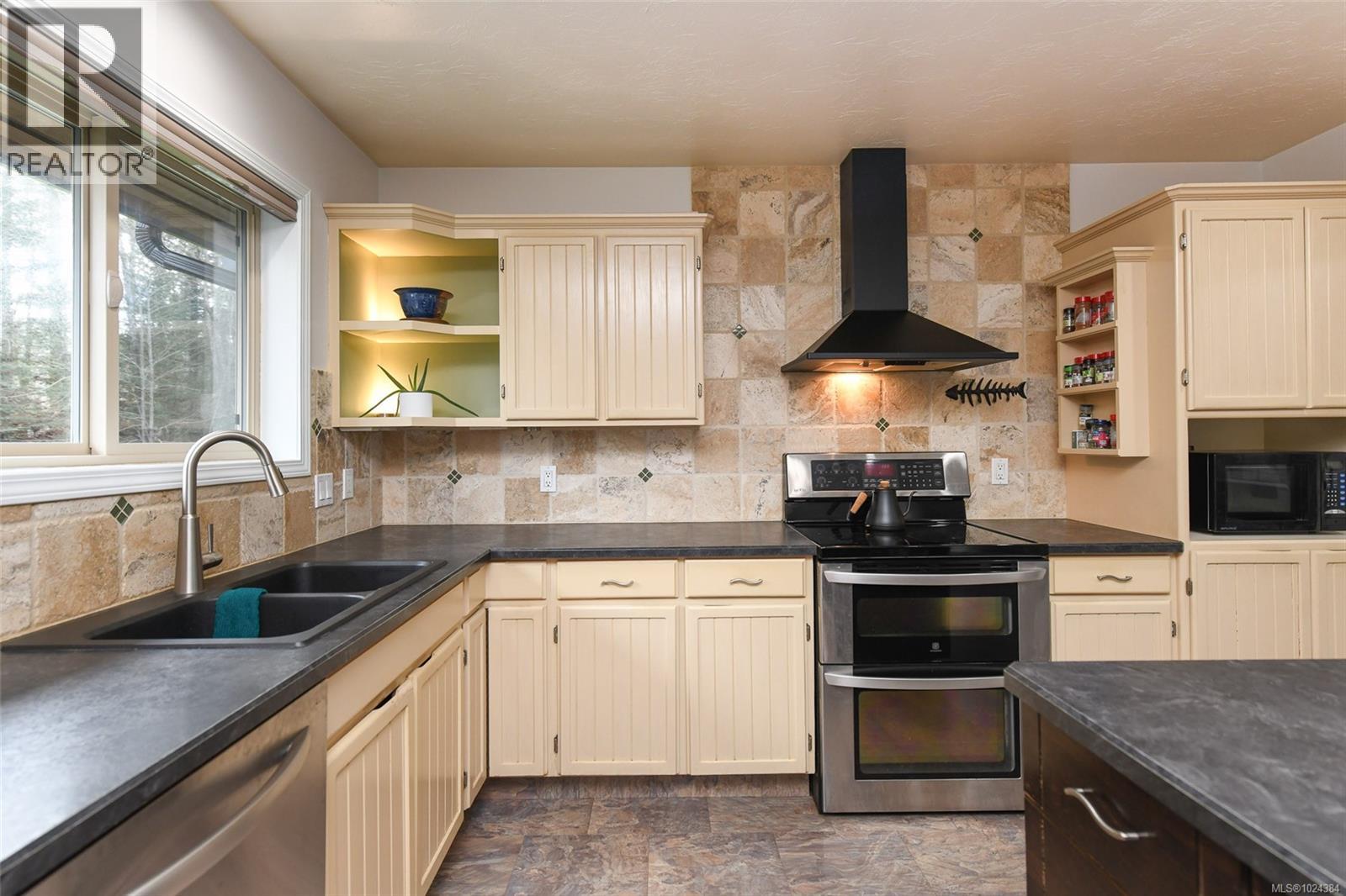 204 Spindrift Rd, Courtenay