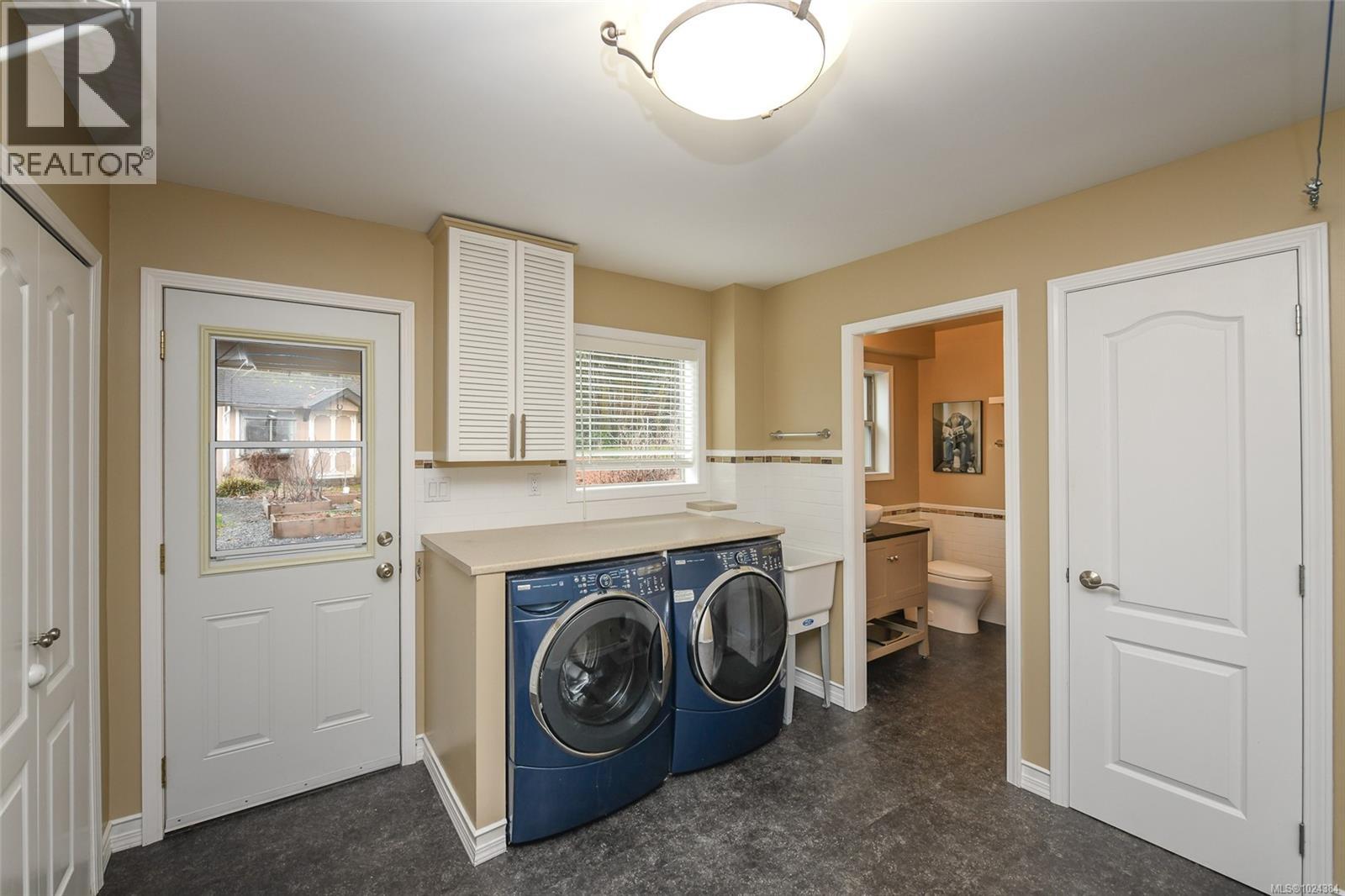 204 Spindrift Rd, Courtenay