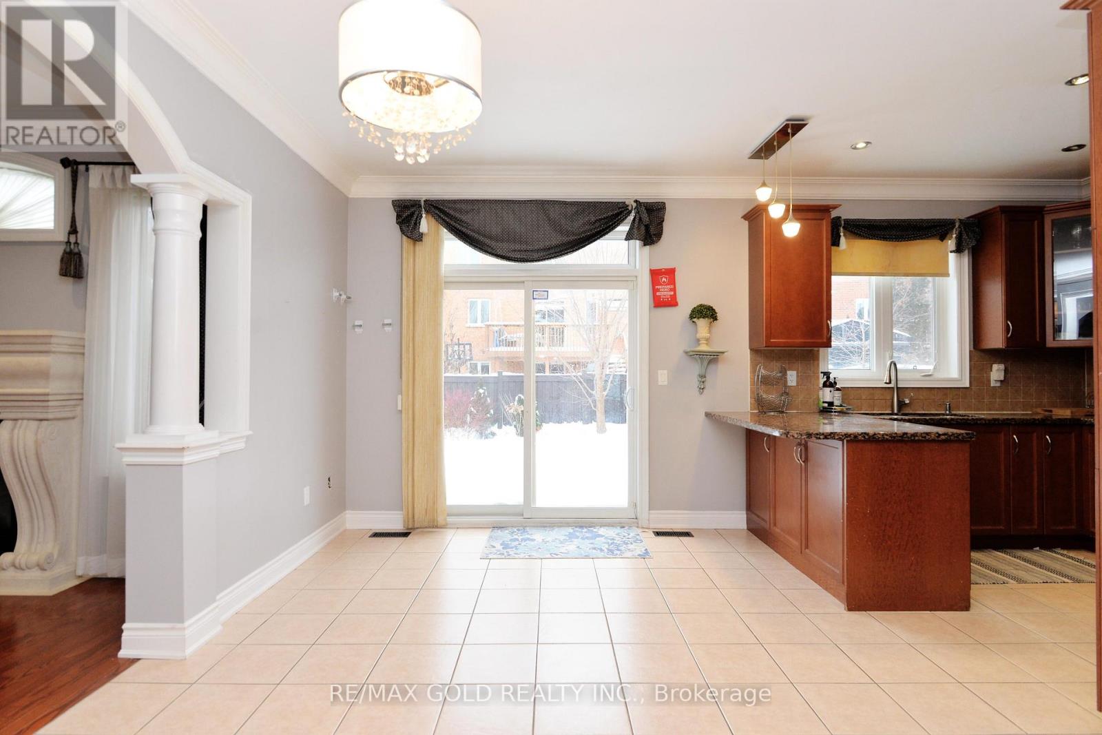 26 MAYBECK DRIVE - 12