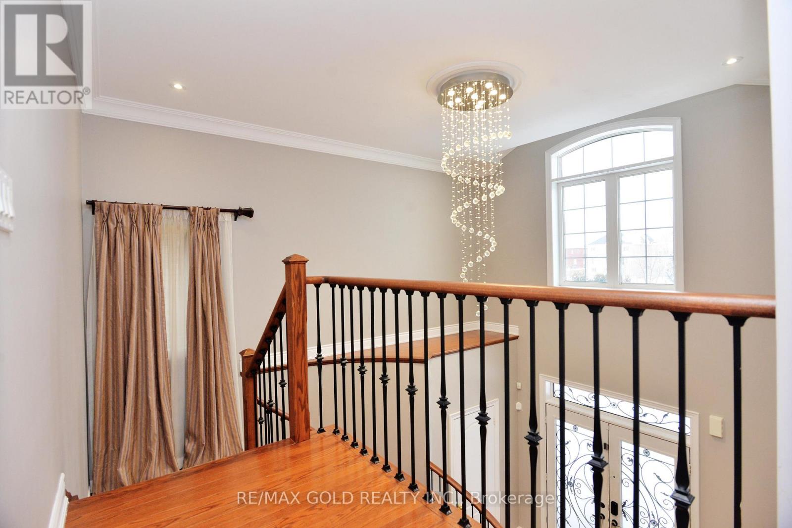 26 MAYBECK DRIVE - 19